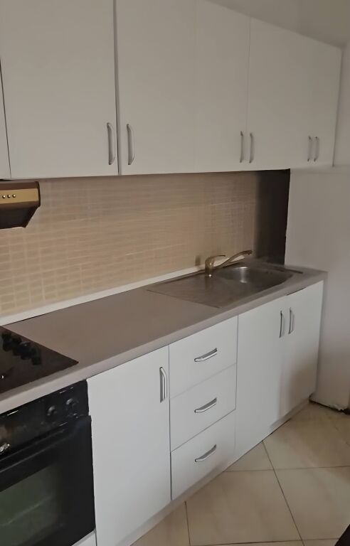 Apartament 1+1 me qira – Laprakë, Rruga Llazar Shapatini !