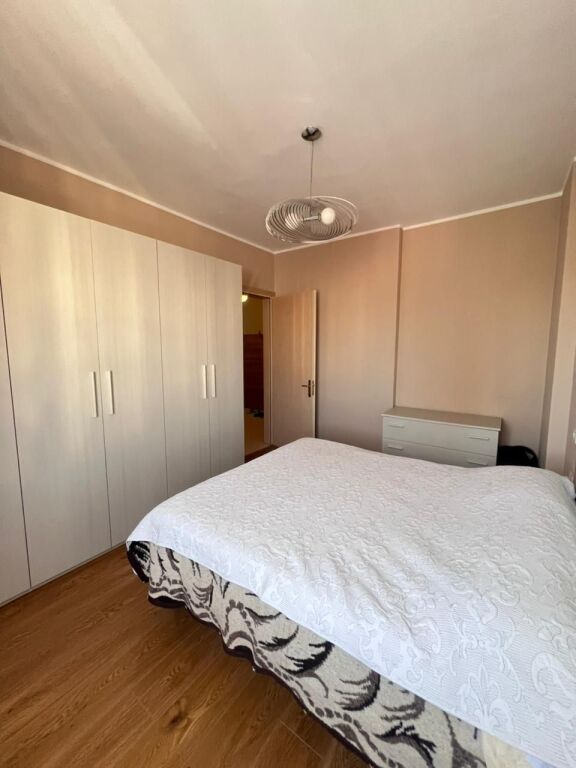 JEPET ME QERA APARTAMENT 2+1+2 PRANE MARKET KAZAZI, DURRES