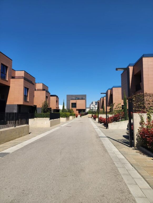 SHITET: Vilë e Bashkëngjitur 📍Luminor Residence - TEG, Pas Uni. Aldent ((780,000€))