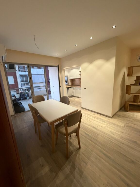 Qera | Apartament 3 + 1 | Pazari i Ri | 1400 €/muaj