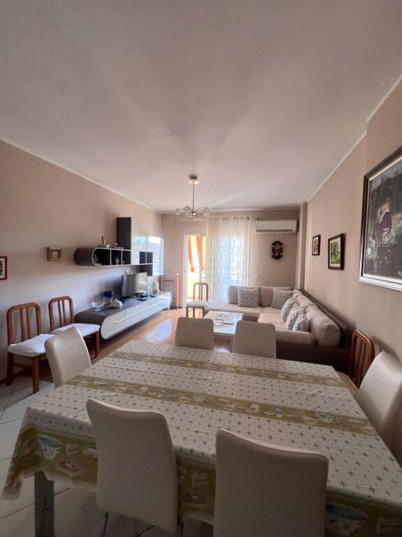 JEPET ME QERA APARTAMENT 2+1+2 PRANE MARKET KAZAZI, DURRES