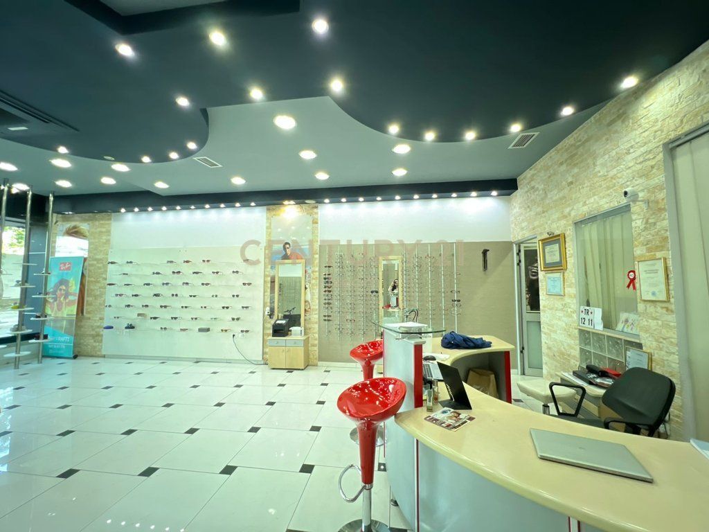 Ambjent Komercial me Qira i pozicionuar pranë Kopshtit Zoologjik.