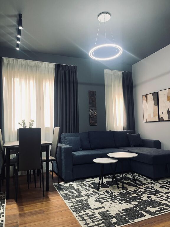 Jepet me qira apartament 2+1 tek Kopshti Botanik!