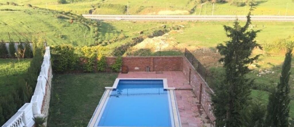 JEPET ME QERA VILË LUKSOZE 3-KATËSHE + PAPAFINGO