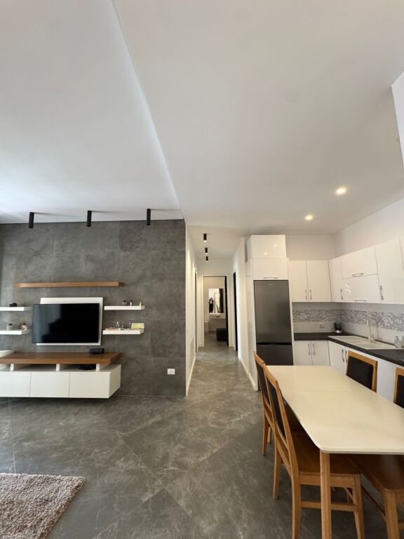 Jepet me qira 2+1+2+parkim Kompleksi Delijorgji 1400€