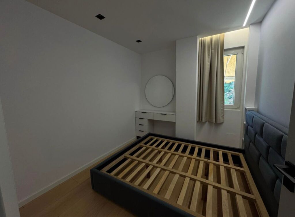 🏡 Shitet Apartament 1+1 – Pranë Maternitetit “Koço Gliozheni” ✨