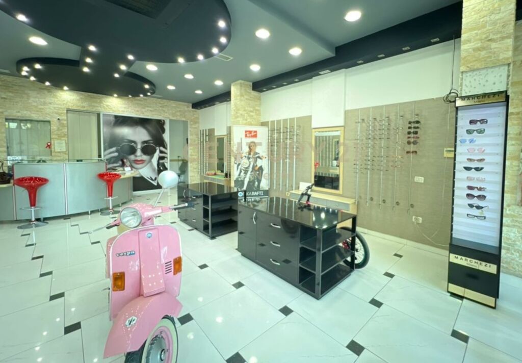 Ambjent Komercial me Qera