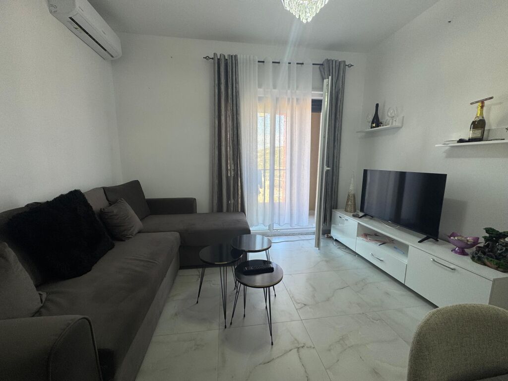 Shitet Apartament 1+1 Golem