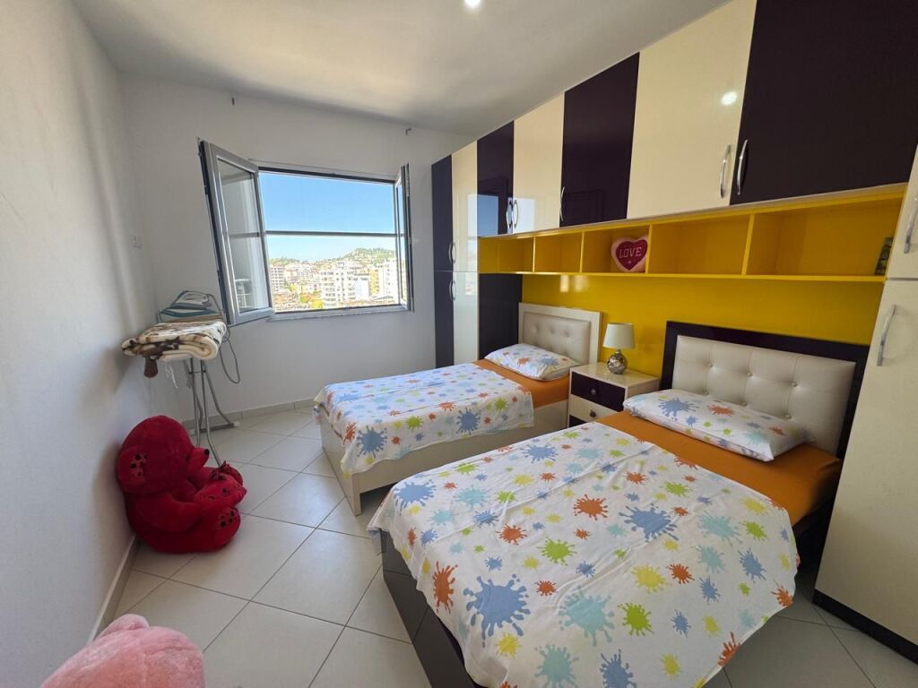Shitet apartament 2+1+  1garazhd ,me pamje fantastike nga deti
