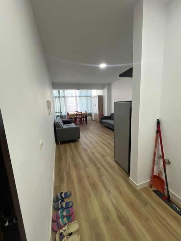 Shitet Garzoniere  shkembi kavajes