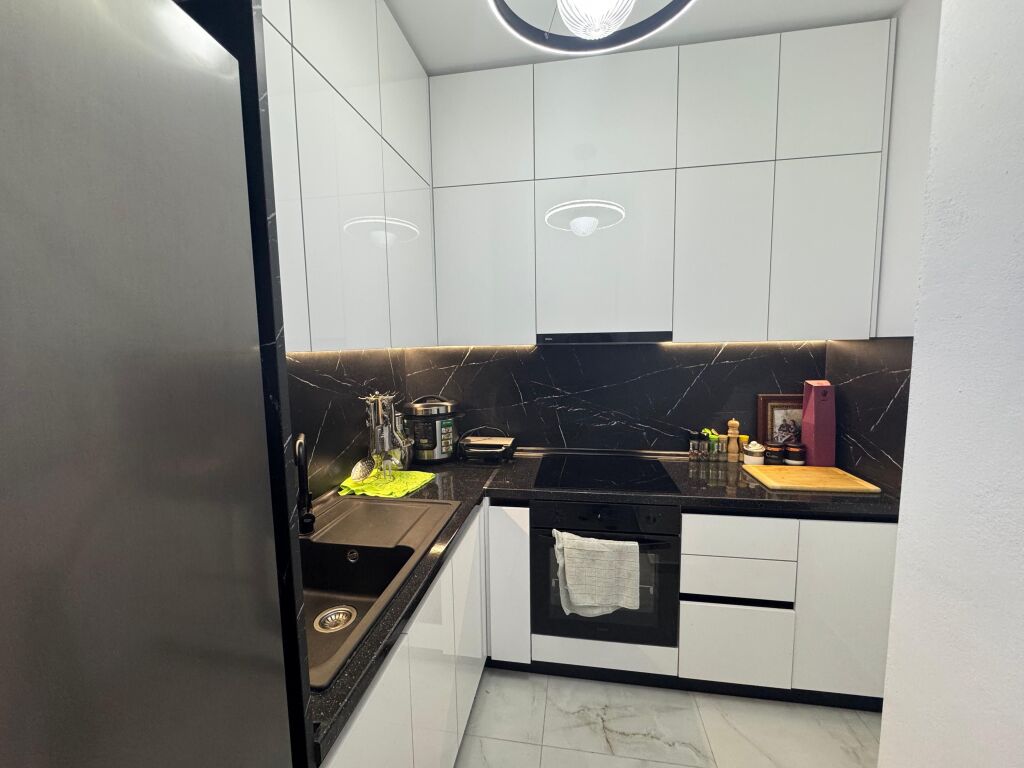 Shitet Apartament 1+1 Golem