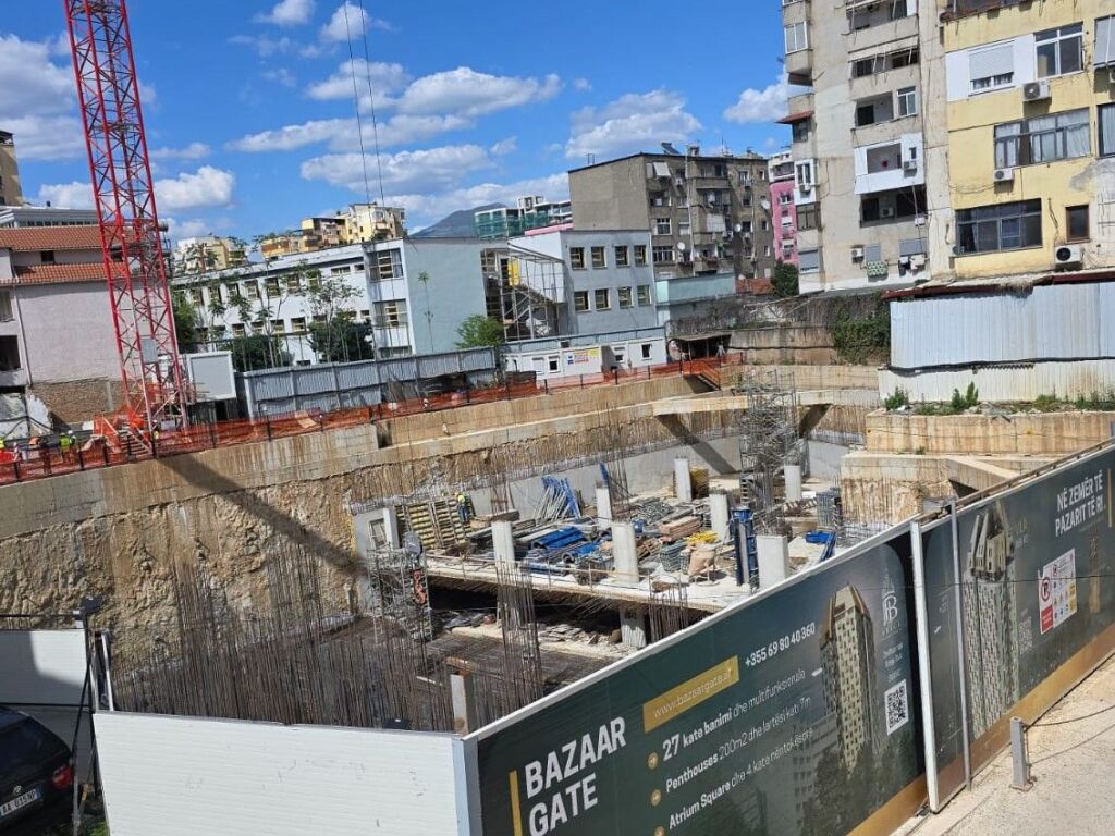 OKAZION Bazaar gate Apartment 1+1 ne shitje ne qender te Tiranes