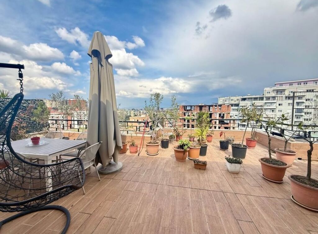 SHITET Apartament modern 3+1+2 me 2 poste parkimi, verandë, tarracë dhe depo – Kopshti Botanik 🌿, Tirane