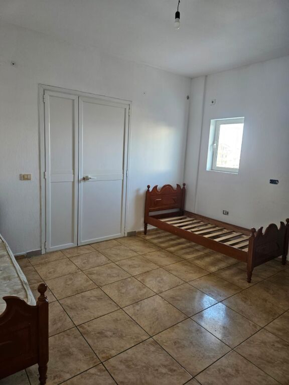 Apartament i bollshëm 3+1 me qira – Zonë e qetë, Ura e Dajlanit