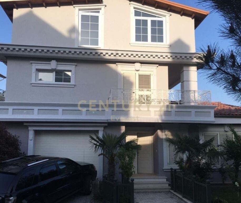 JEPET ME QERA VILË LUKSOZE 3-KATËSHE + PAPAFINGO