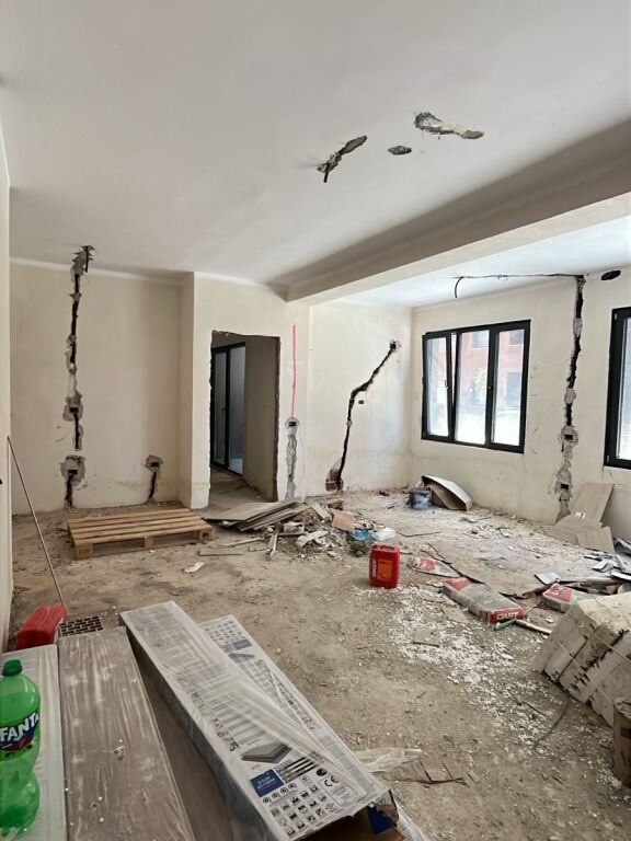 Shitet apartament 1+1 – Kompleksi Xheluks, Rruga e Elbasanit !