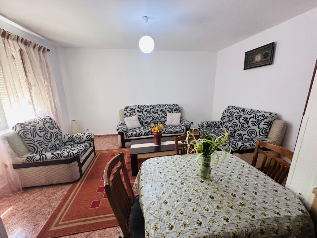Jepet Me Qera Apartament 2+1+1 Ballkon