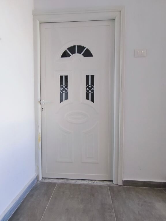 🏡 Apartament 1+1 me pamje deti &amp; porti – Stacioni i Trenit, Durrës