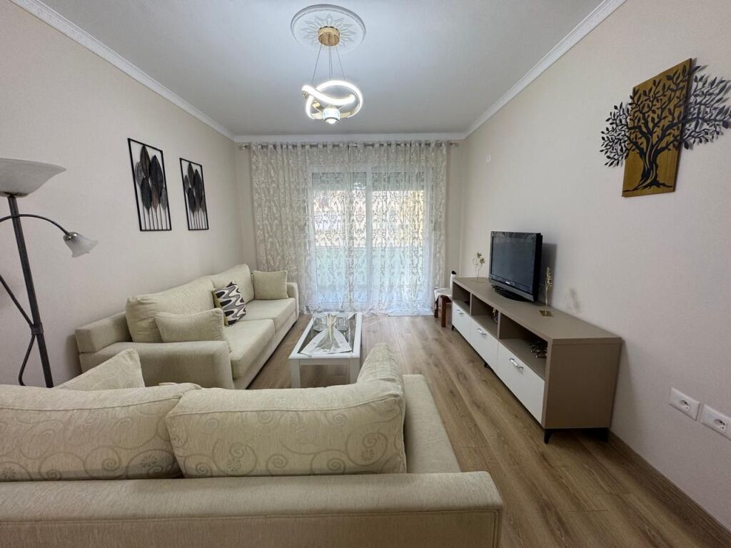 Shitet Apartament 1+1