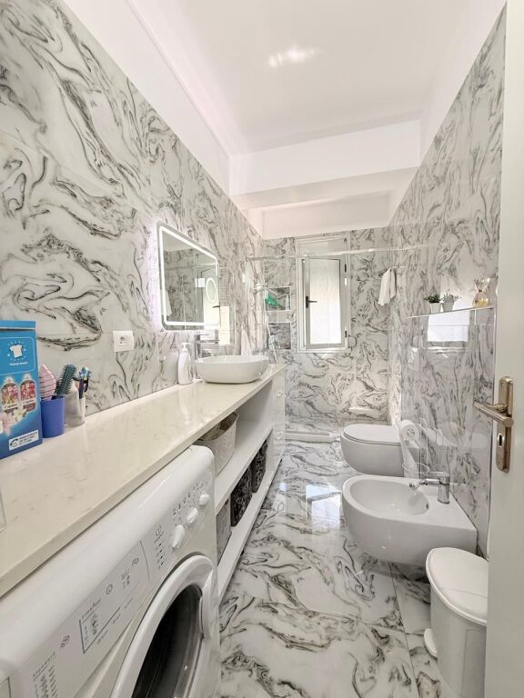 APARTAMENT 1+1 NË SHITJE – LUNGOMARE, VLORË