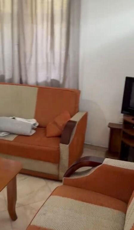 Kodra e Diellit, vicino all'autostrada, appartamento 1+1 in affitto 30.000 leke   