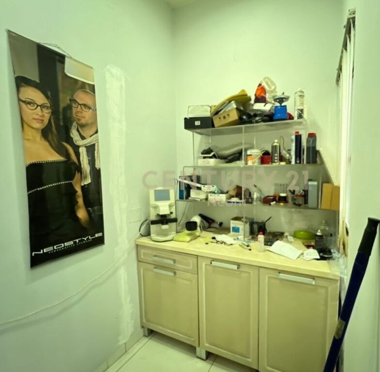 Ambjent Komercial me Qera