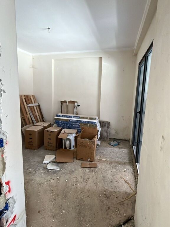 Shitet apartament 1+1 – Kompleksi Xheluks, Rruga e Elbasanit !