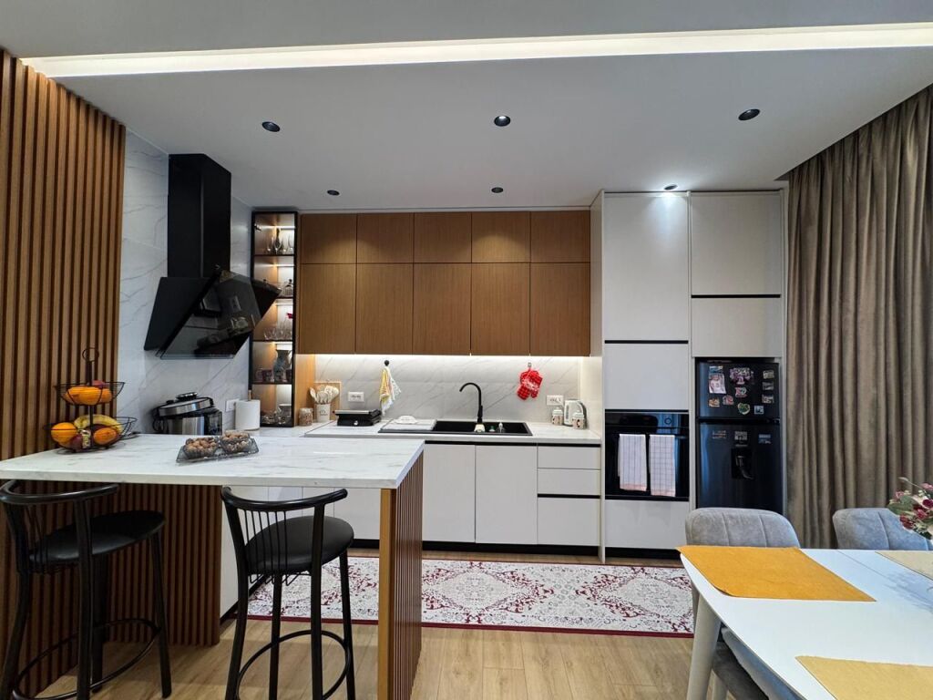 Shitet - Liqeni i Thate - GBI