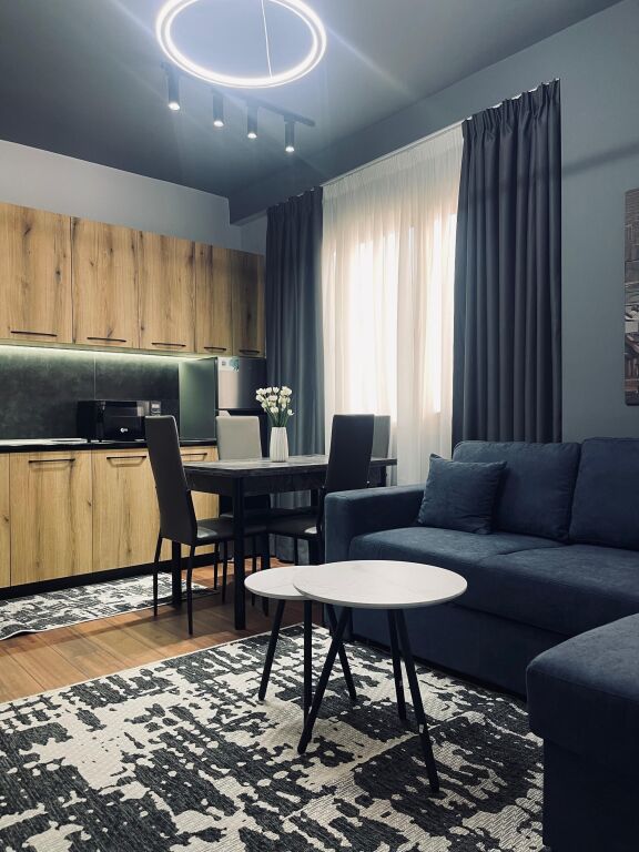 Jepet me qira apartament 2+1 tek Kopshti Botanik!