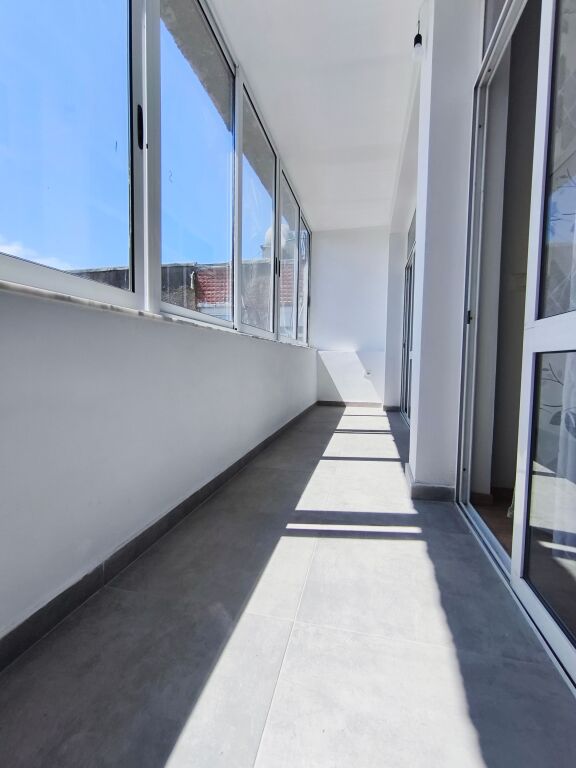 🏡 Apartament 1+1 me pamje deti &amp; porti – Stacioni i Trenit, Durrës