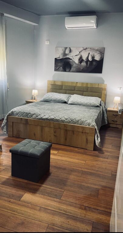 Jepet me qira apartament 2+1 tek Kopshti Botanik!