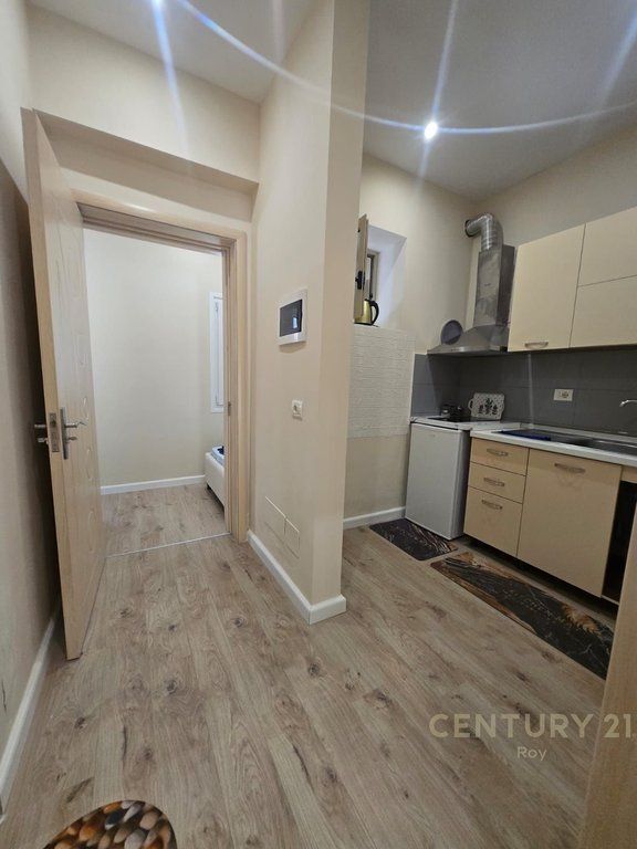 SHITET GARZONJERE ME VEREANDE NE PLAZH HEKURULLA VETEM 50M LARG PLAZHIT !!!