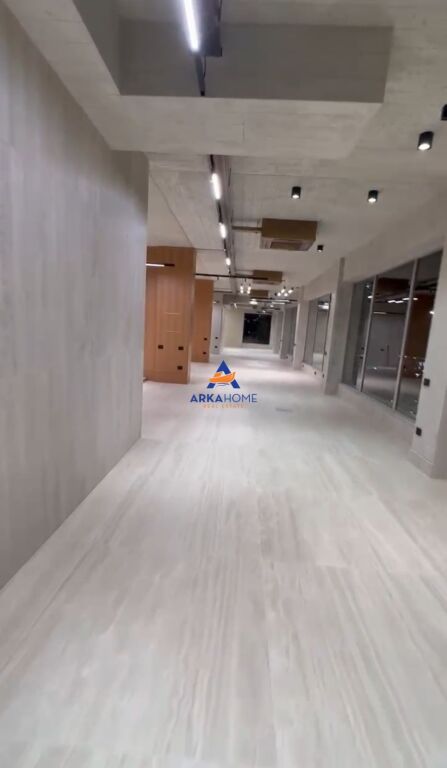 LOCALE COMMERCIALE IN VENDITA 428M2 "VICINO A SQUARE 21" PREZZO SU RICHIESTA