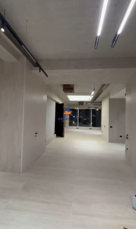 LOCALE COMMERCIALE IN VENDITA 428M2 "VICINO A SQUARE 21" PREZZO SU RICHIESTA