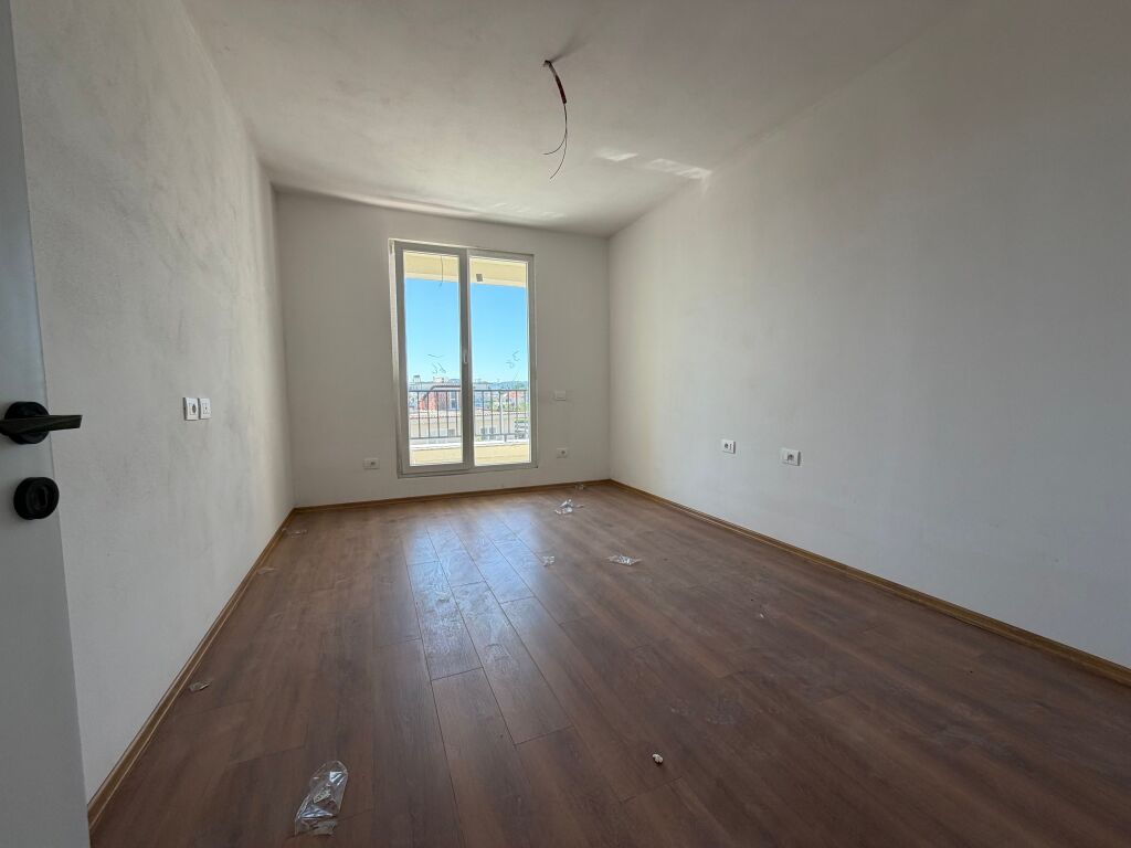 Shitet Apartament 2+1 Ekonomik, Kamez