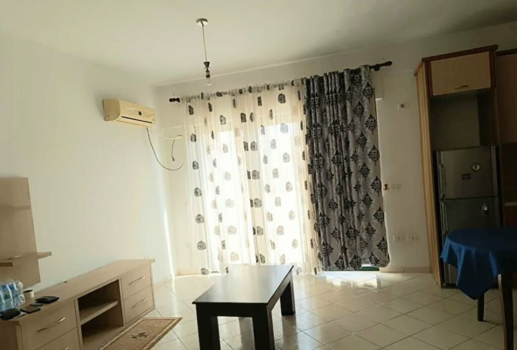 Jepet Me Qera Apartament 2+1+1 Ballkon