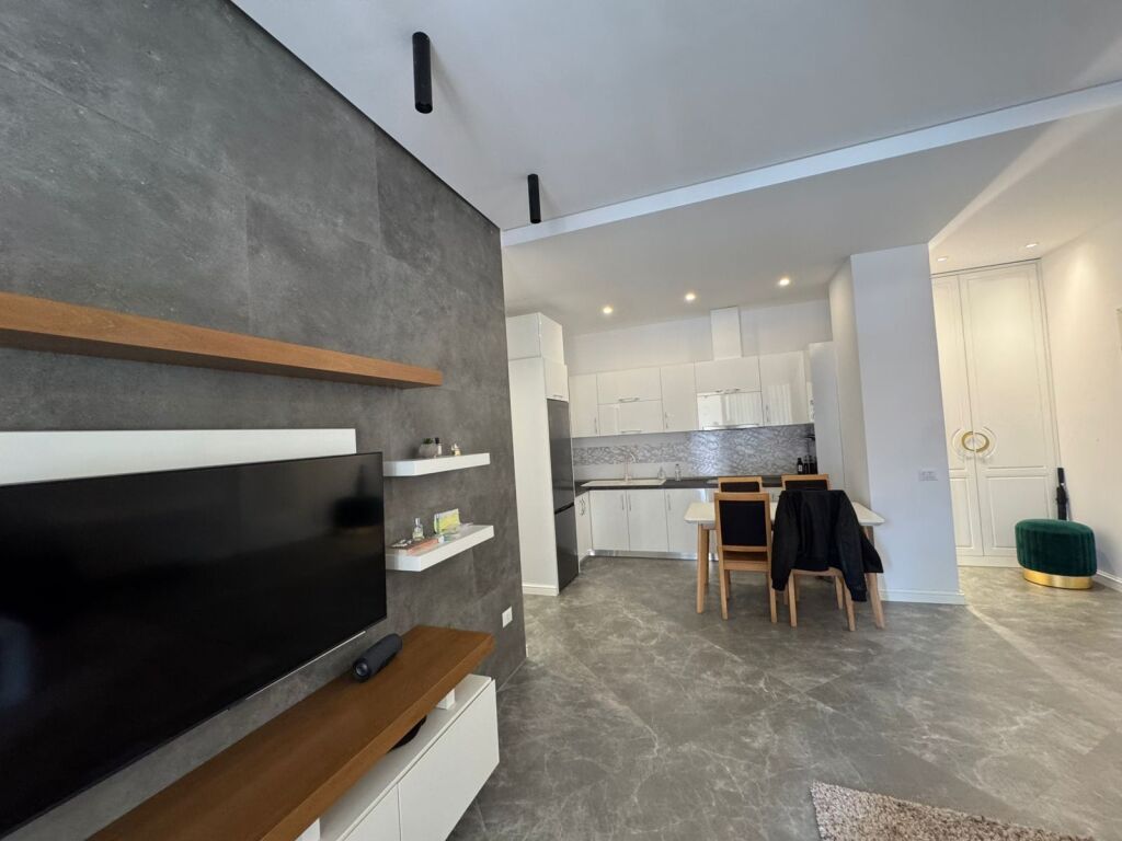 Jepet me qira 2+1+2+parkim Kompleksi Delijorgji 1400€