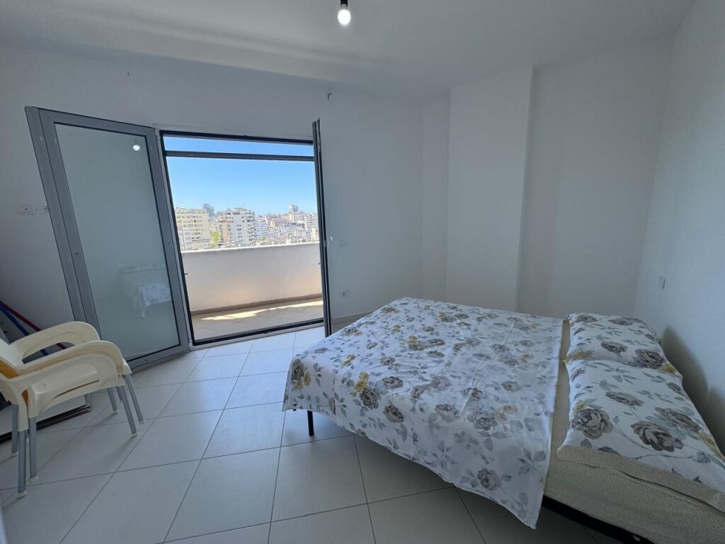 Shitet apartament 2+1+  1garazhd ,me pamje fantastike nga deti