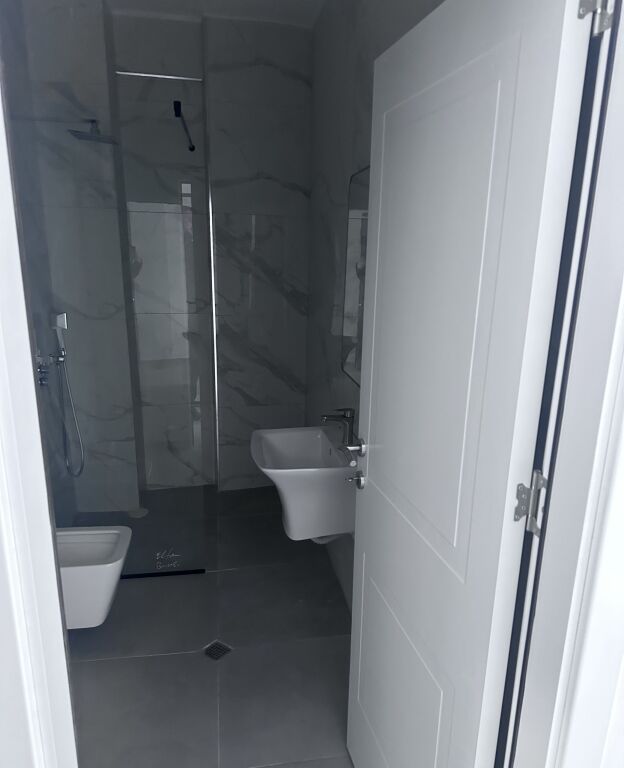 Qera | Ambjent Biznesi | Rruga 5 Maji | 500 €/muaj