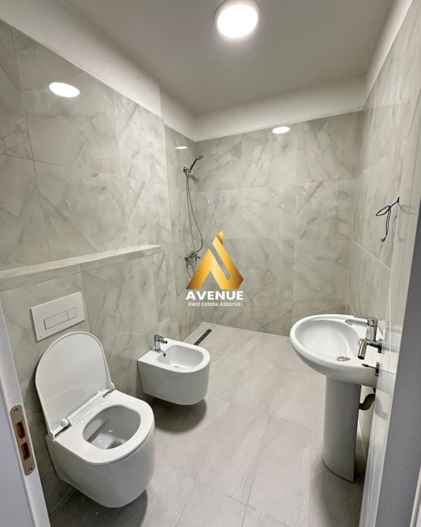 AFFITTASI APPARTAMENTO 2+1+2 COMPLESSO JOLLA, ASTIR, TIRANA