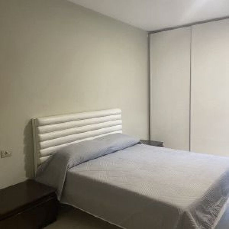 Jepet me qera 2+1 apartament Komuna E Parisit .