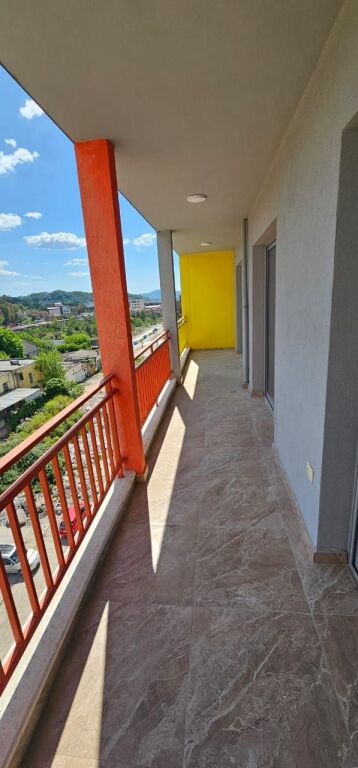 Jepet apartament me qira