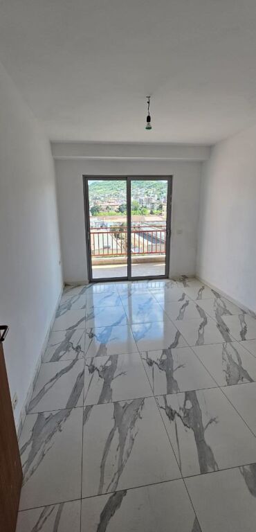 Jepet apartament me qira