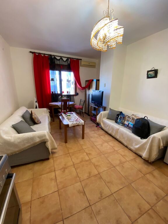 Jepet me qira apartament 1+1