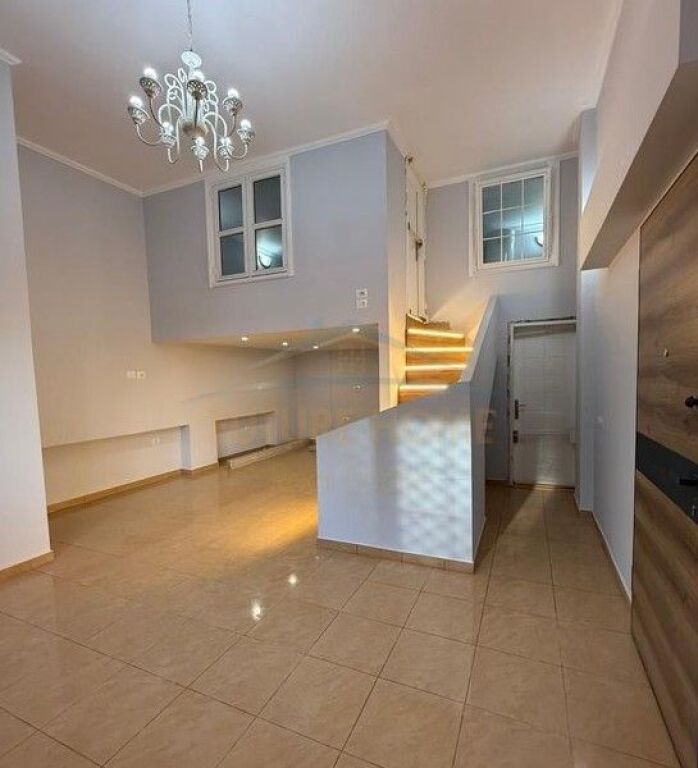 Shitet,Duplex, Rruga "Shefqet Kuka", Fresk​