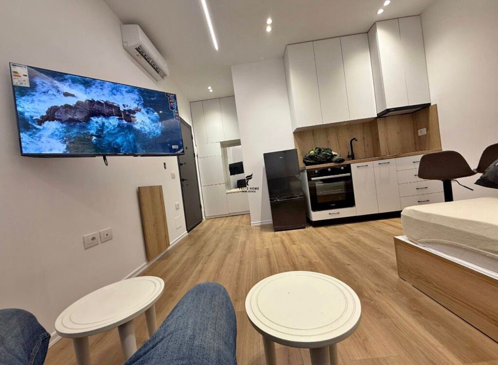 GARSONIERE ME QERA 40 M2 5 MAJ 400 EURO