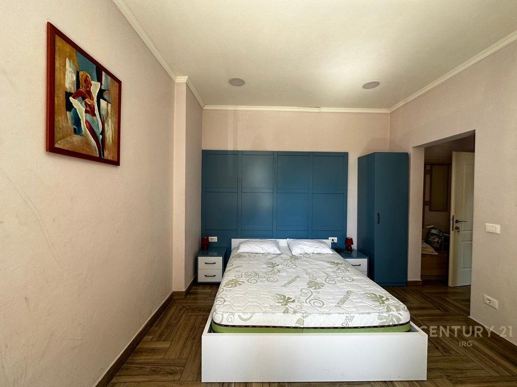 2 garsoniere per shitje prane Stadiumit Dinamo