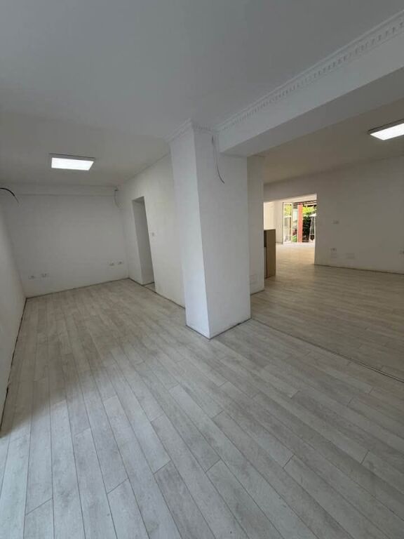 AMBIENT BIZNESI 100M ME QERA - 21-DHJETORI TIRANE