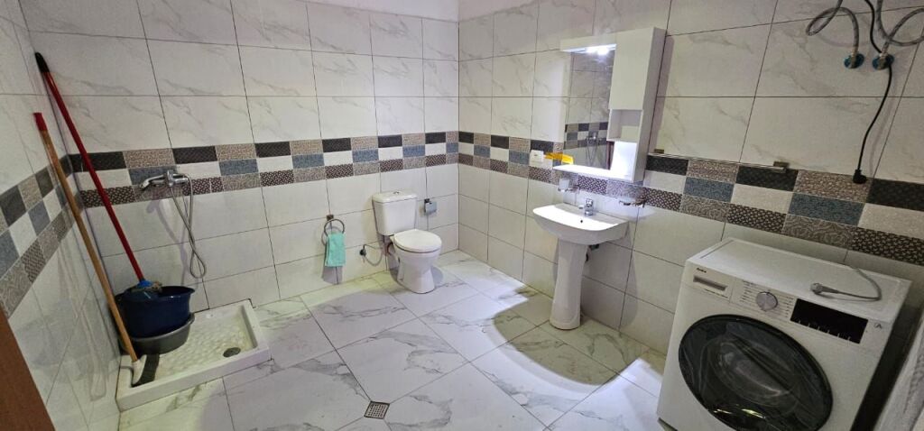 Jepet apartament me qira