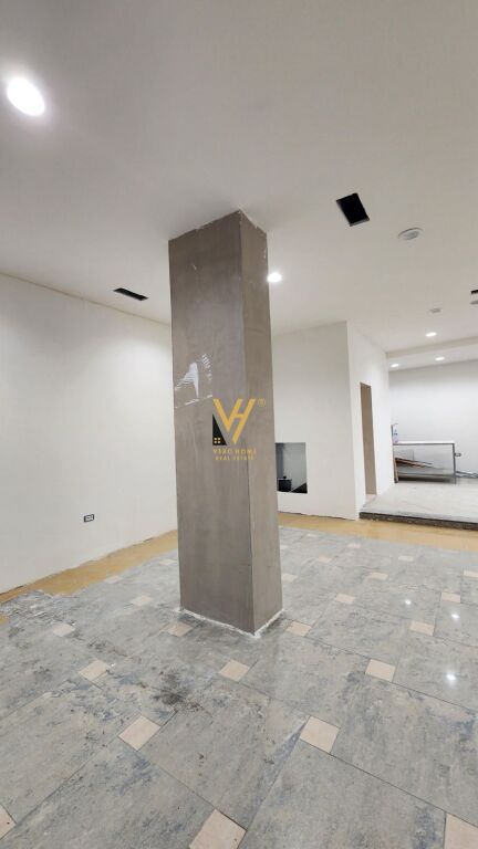 JEPET AMBIENT BIZNESI 150 M2 ME QERA TE RRUGA E KAVAJES 1.500 EURO